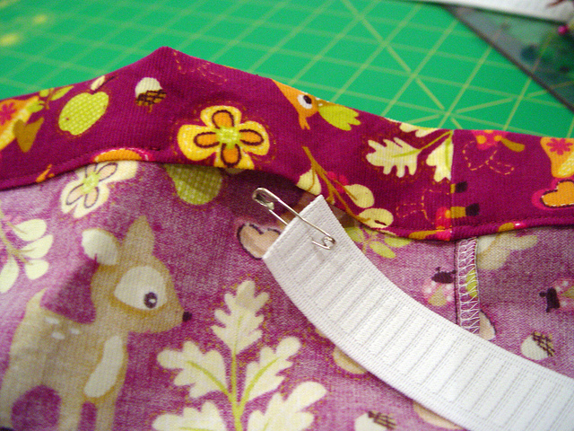 Easy Peasy Sewing Machine Cover and Mat: free sewing pattern